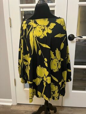 Halogen Black and green Printed long sleeved Blouse Sz 4X EUC
